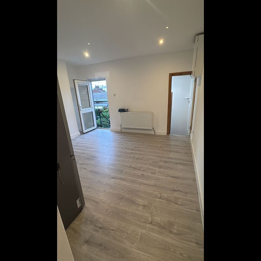 1 Bed Flat, Forest Road, E17 - Photo 1