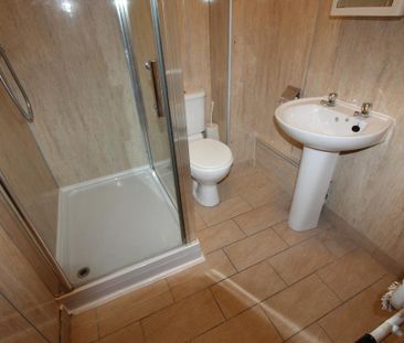 9 bedroom flat to rent - Photo 1