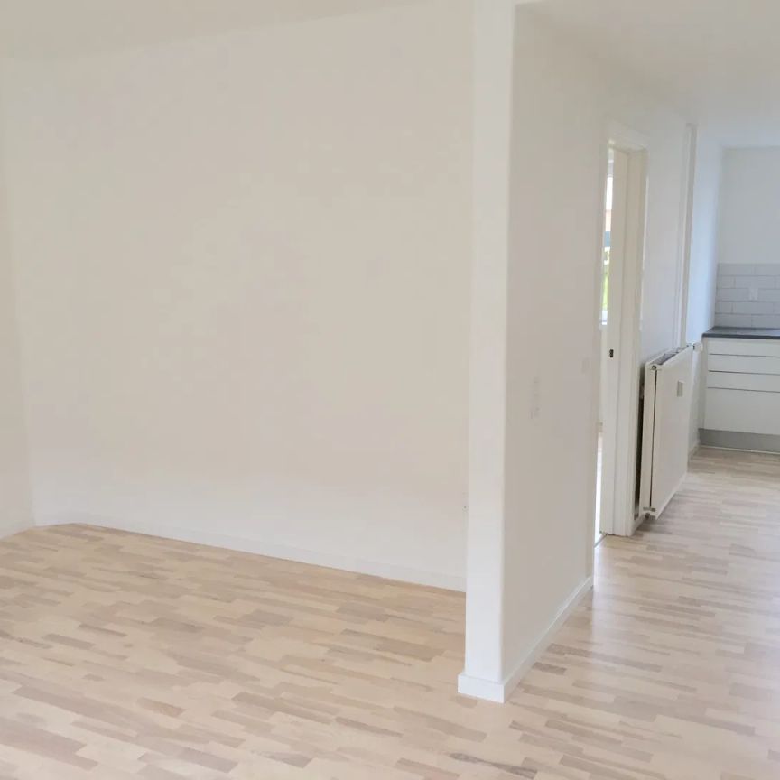 Lysfyldt 2-værelses lejlighed nær vandet i Nørresundby - Photo 1