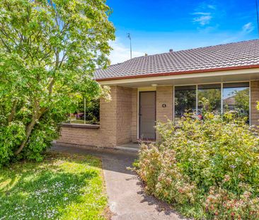 Solid Brick Unit Within Walking Distance to Lake Wendouree - Photo 3