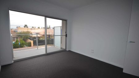 Open the Door to Light and bright family living - Photo 4