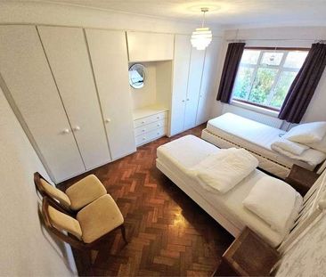 Leighwood Avenue, Leigh On Sea, Leigh On Sea, Essex, SS9 - Photo 5