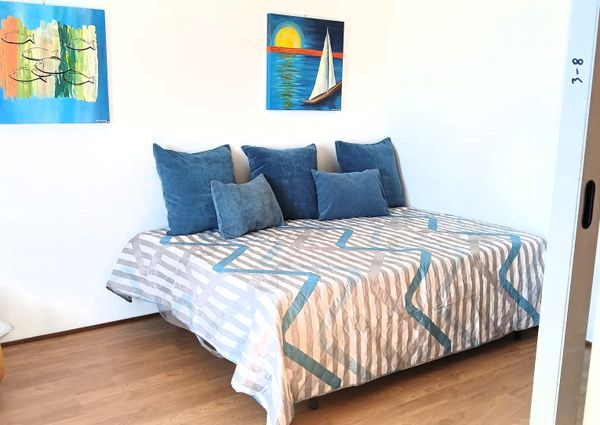 Furnished and equipped T0 flat next to Wisteria!