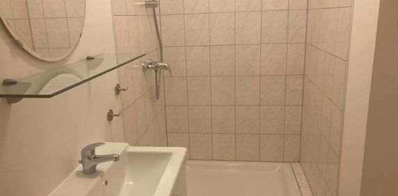 Stadtwohnung mit Balkon im Bezirk Jakomini - Photo 2