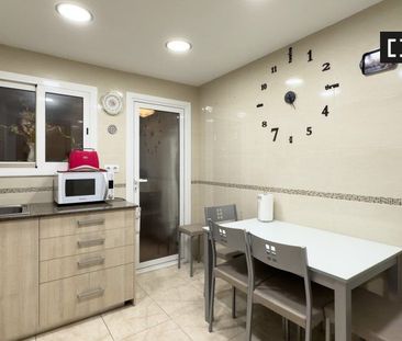 Piso de alquiler en La Guineueta - Photo 2