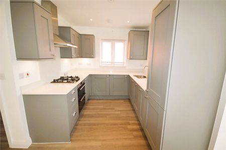 4 bedroom semi-detached house to rent - Photo 4