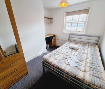 8 Bed Student Accommodation - Photo 4