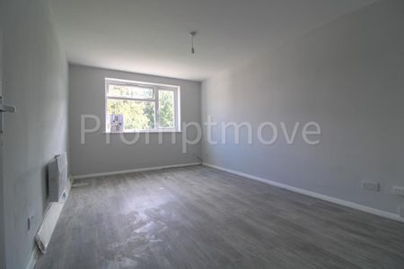 2 bedroom maisonette to rent - Photo 2