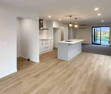 Generous Grounds, Modern Living - Photo 3