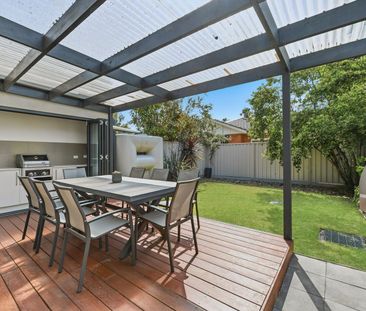 Spacious 4-Bedroom Townhouse in Prime Clayton South Location - Photo 4