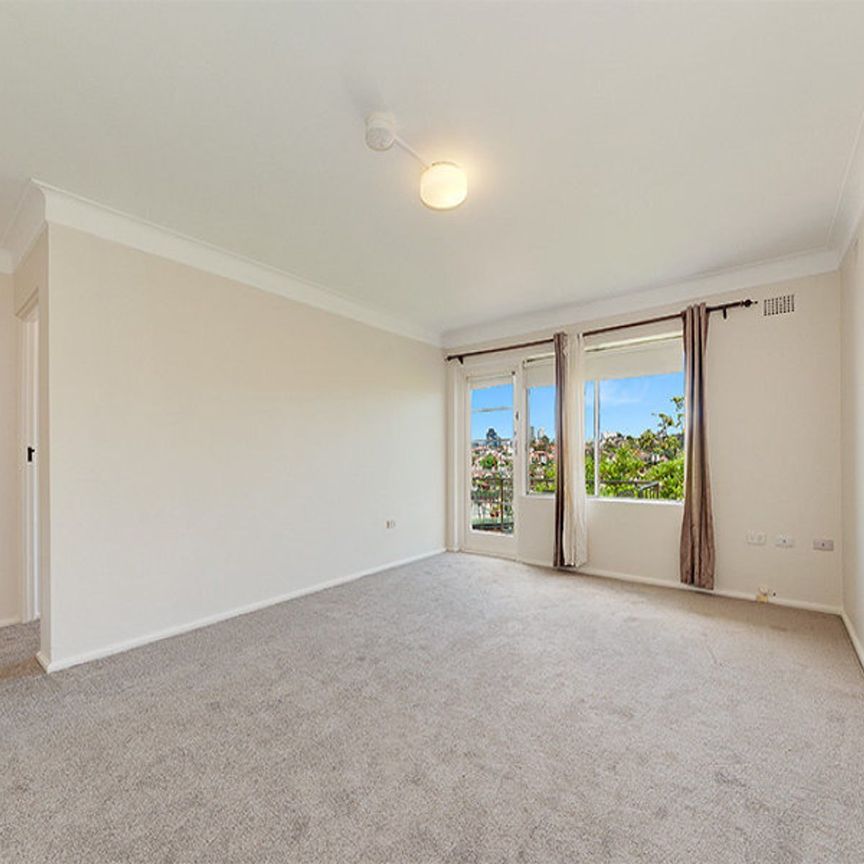 PICTURESQUE VIEWS OVER MOSMAN BAY - Photo 1