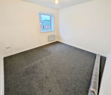 2 bedroom Flat To Let - Photo 4