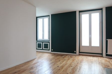 Location Appartement 3 pièces 71m² ST ETIENNE 42000 - Photo 2