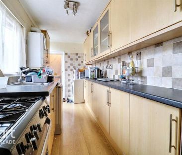 1 bedroom in a house share to rent - Photo 4