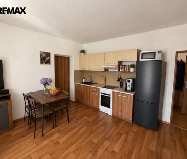 Pronájem prostorného bytu 2+kk s balkonem a klimatizací – Hodonín - Photo 2