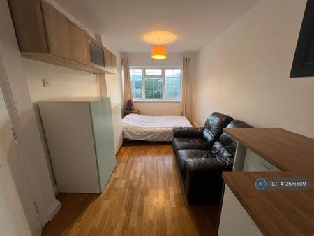 Studio to rent - Photo 4