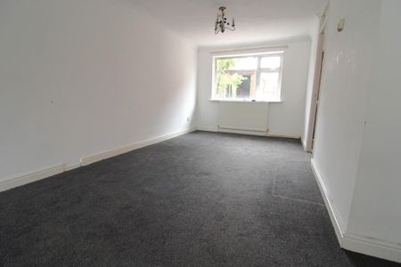 3 bedroom end of terrace house to rent - Photo 3