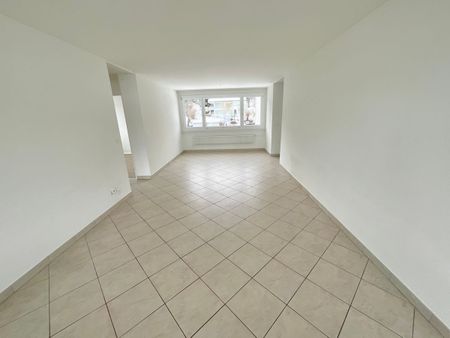 3.5 room apartment with balcony and elevator - Photo 4