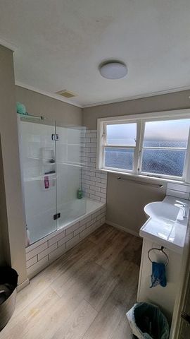 Beautiful 3 Bedroom family home - Photo 3