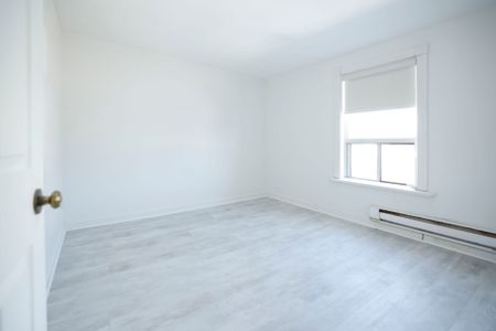 For Lease - 37 Holland Street Unit# 3, Bradford West Gwillimbury, Ontario - Photo 2