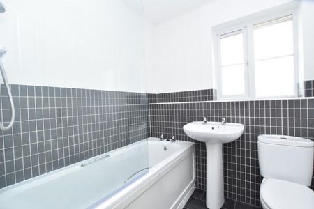 3 bedroom semi-detached house to rent - Photo 4