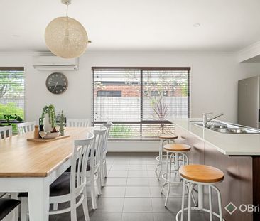 Space, Style and Sunlight - Photo 2