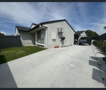 Beautifully Renovated Home in the Heart of Burleigh Waters - Photo 3