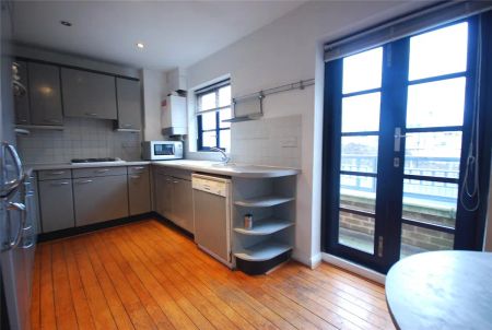 3 bedroom house in London - Photo 5