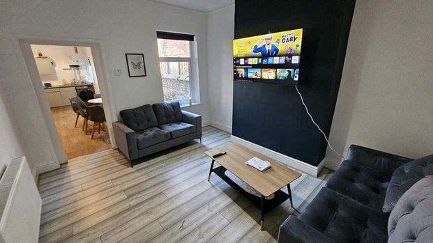 4 bedroom house of multiple occupation to rent - Photo 1