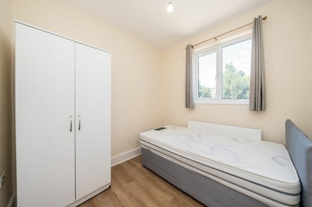 London Road, Isleworth, TW7 - Photo 1