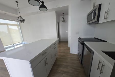 For Lease - 331 Broward Way Unit# 127, Innisfil, Ontario - Photo 4