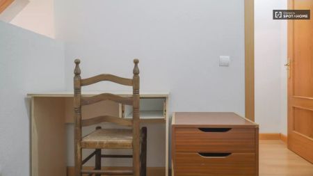 3-bedroom apartment for rent in Valdeacederas, bills included - Foto 3