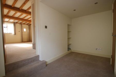 2 bedroom end of terrace house to rent - Photo 3