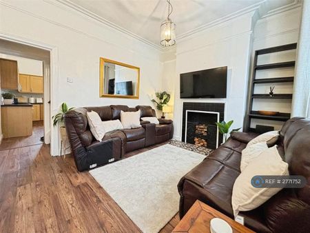 1 bedroom in a house share to rent - Photo 3