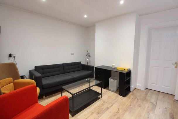 4 bedroom semi-detached house to rent - Photo 1