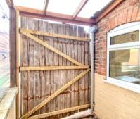 2 BEDROOM House - Mid Terrace - Photo 1