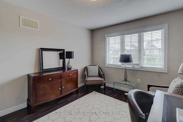 Condo Townhouse For Lease | W9256185 - Photo 1