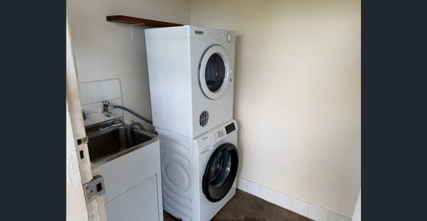 24 Leslie Street, Murray Bridge, SA 5253 - Photo 1