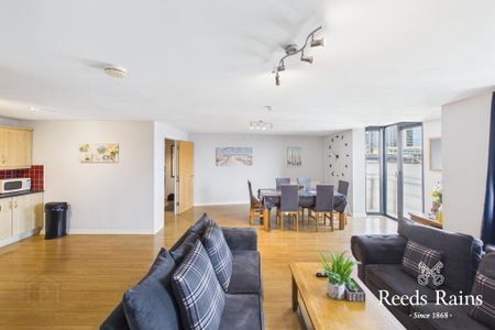 Apartment 11 17 Queens Square, Belfast, BT1 3FF - Photo 3