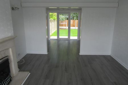 3 bedroom semi-detached house to rent - Photo 2