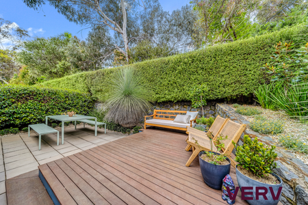 BRIGHT, BEAUTIFUL & PERFECTLY POISED TOWNHOUSE LIVING - Photo 4