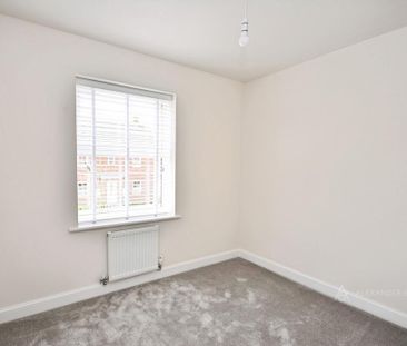 4 bedroom detached house to rent - Photo 4