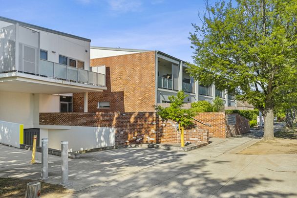 A modern townhouse designed for effortless living - Photo 1