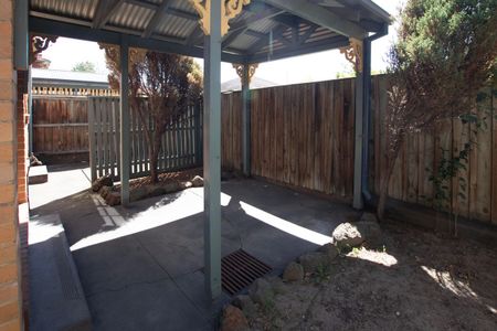 2/180A Melville Road, Brunswick West, VIC 3055 - Photo 3