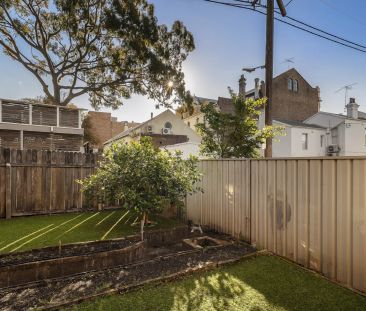 Large 3-Bedroom House with Garage in the Heart of Balmain Village -... - Photo 6