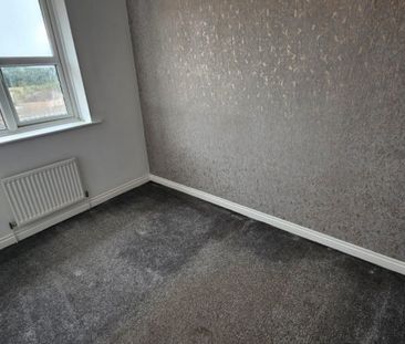 3 bed Semi-Detached - To Let - Photo 3
