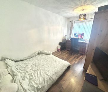 3 bedroom end of terrace house to rent - Photo 3