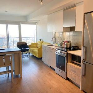 Downtown Toronto furnished two bedroom condo with skyline lake view - Photo 2