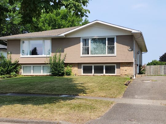 For Lease - 6781 Dawson Street, Niagara Falls, Ontario - Photo 1