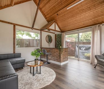 5 bedroom detached house to rent - Photo 1